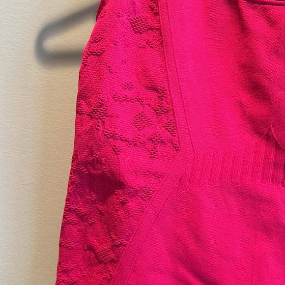 NWOT, Nux, Womens, Athletic Tank, built-in shelf bra, textured side detail - Picture 2 of 7